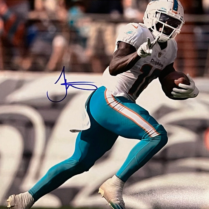 Authentic Autographs: Your Sports Heroes, Signed