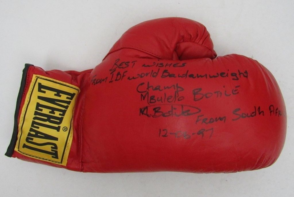 Mbulelo Botile Signed Everlast Boxing Glove JSA R88931