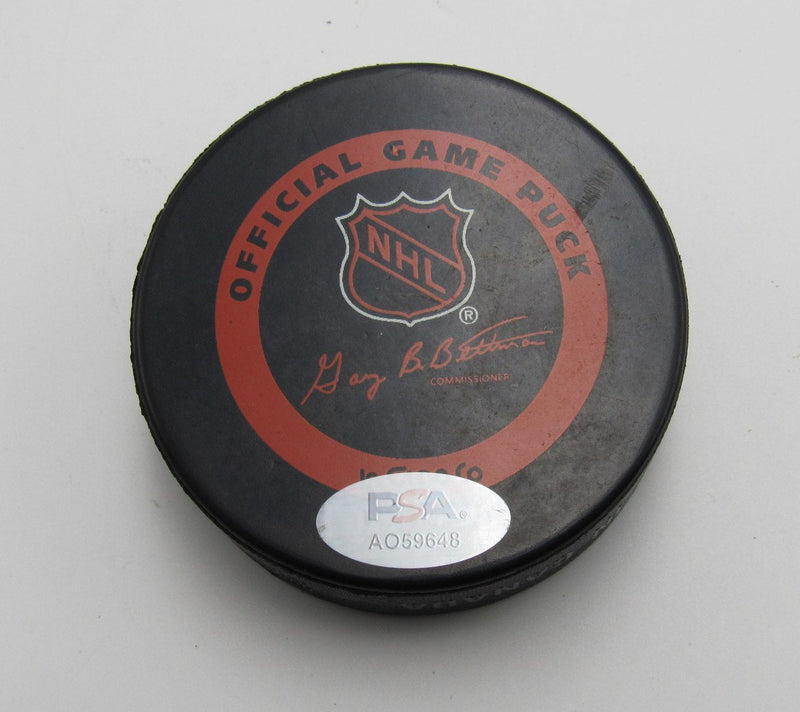 Gordie Howe HOF Signed Detroit Red Wings Official Game Hockey Puck PSA 193985