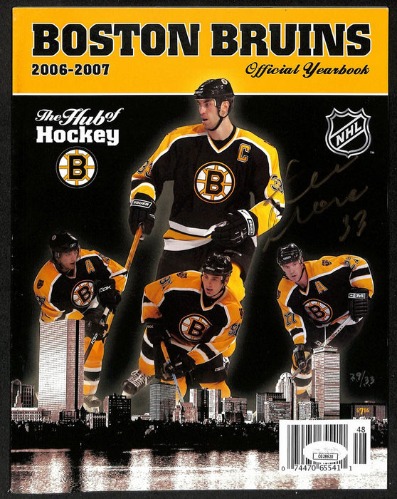 Zdeno Chara Boston Bruins  Signed 2006-07 Boston Bruins Yearbook JSA 197259