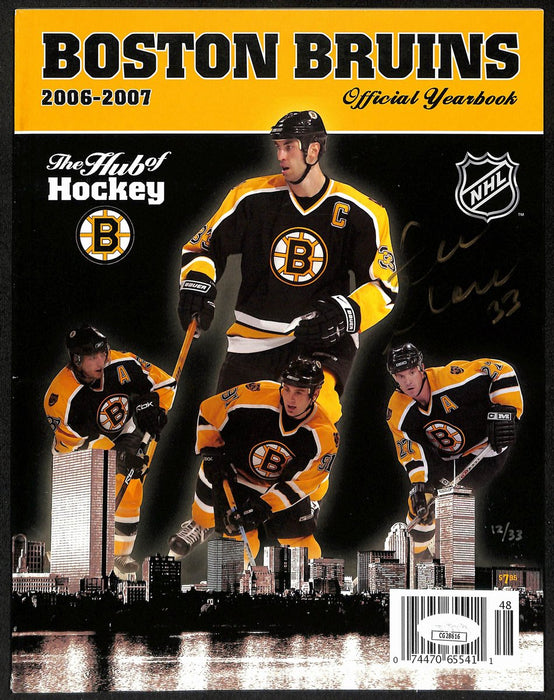 Zdeno Chara Boston Bruins  Signed 2006-07 Boston Bruins Yearbook JSA 197262