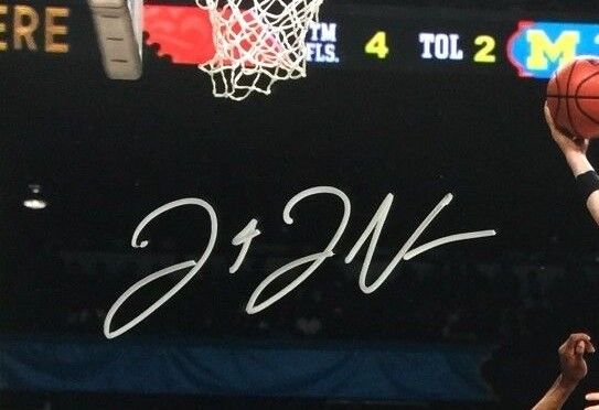 Donte DiVincenzo Villanova Signed Championship Layup 16x20 Photo JSA 136950
