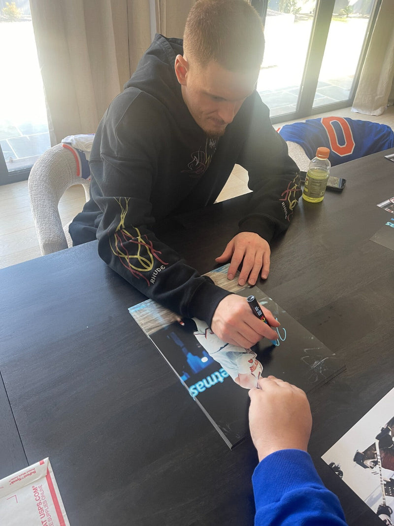 Donte DiVincenzo Signed New York Knicks 11x14 Photo Beckett Witness BAS COA