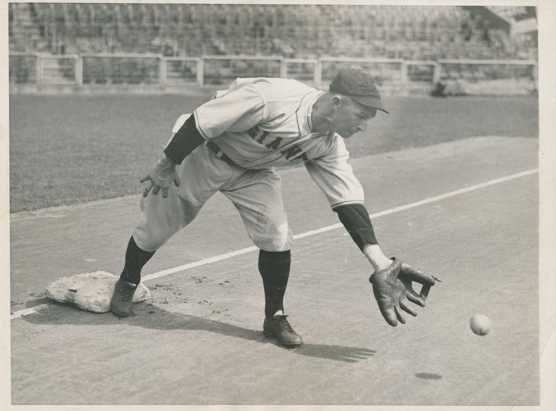 Chuck Dressen 6x8 B/W 1933 Press Wire Photo New York Giants