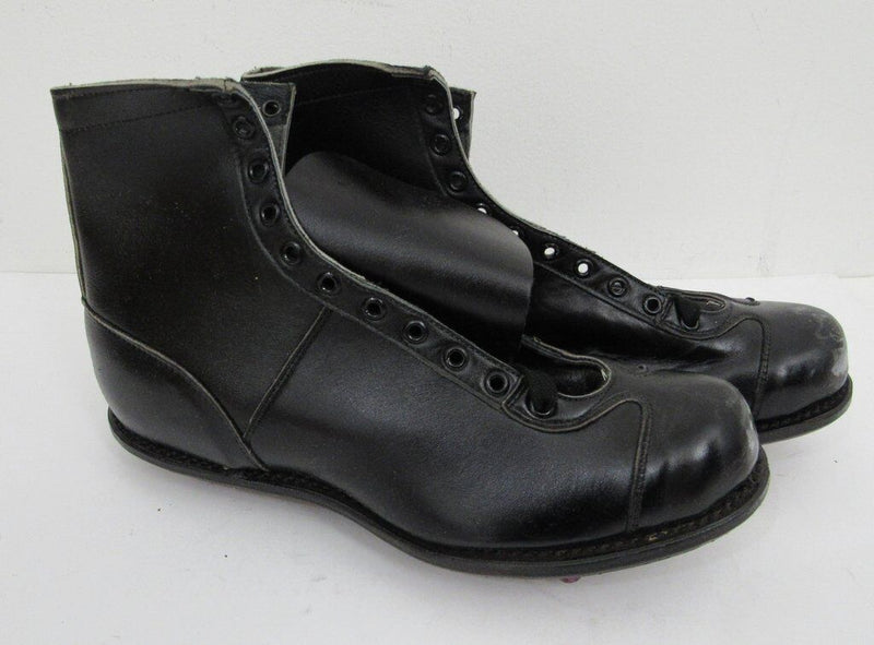 Pair of Vintage Brooks Black Football Cleats Size 5  NIB 182905