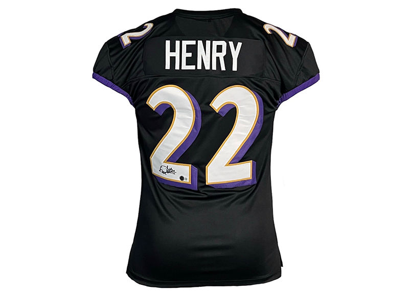 Derrick Henry Signed Black Football Jersey Backett — Golden Autographs
