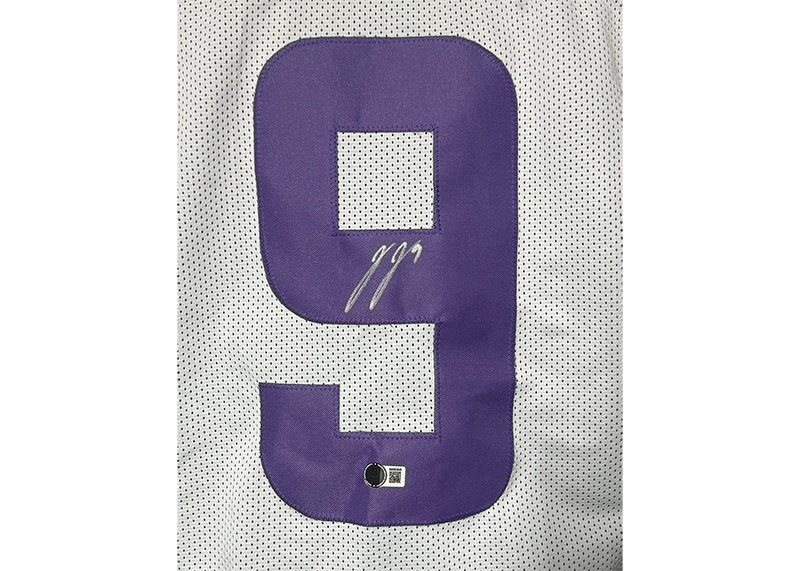J.J McCarthy Signed Minnesota White Football Jersey Beckett