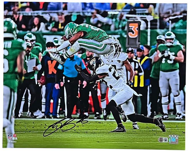 Saquon Barkley Autographed "Reverse Hurdle" 16" x 20" Spotlight Photo Beckett