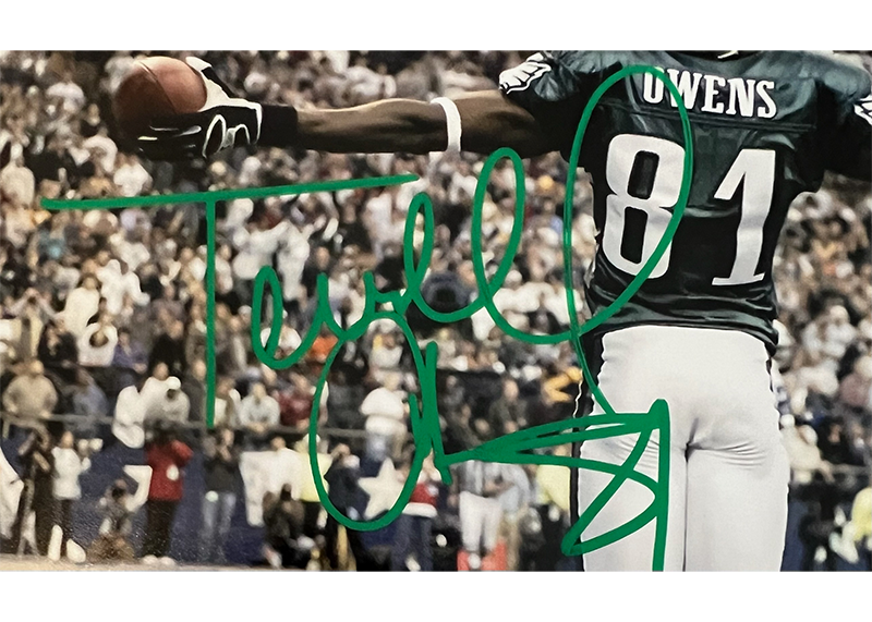 Terrell Owens Signed Philadelphia Eagles 8x10 Photo (JSA)