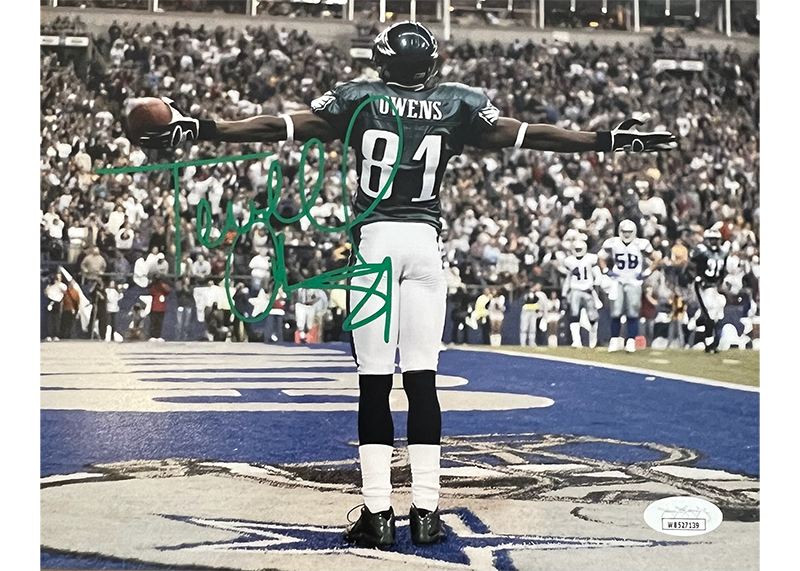 Terrell Owens Signed Philadelphia Eagles 8x10 Photo (JSA)