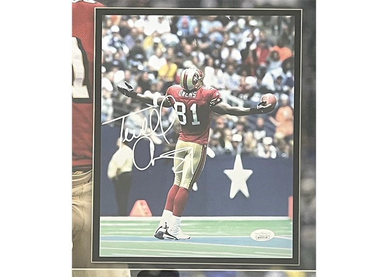 Terrell Owens Signed San Francisco 49ers 3D With LED Light Framed 33x23 Photo JSA