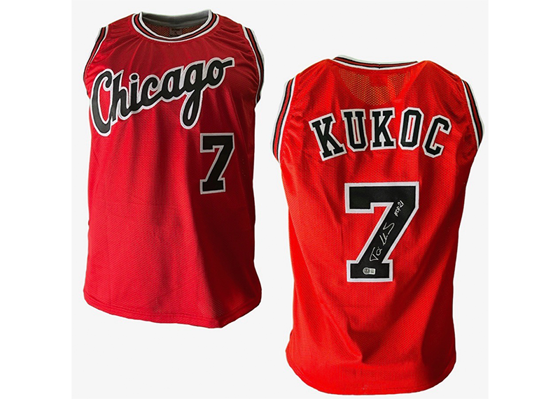 Toni Kukoc Signed Chicago Red Basketball Jersey Beckett HOF 21 Inscription