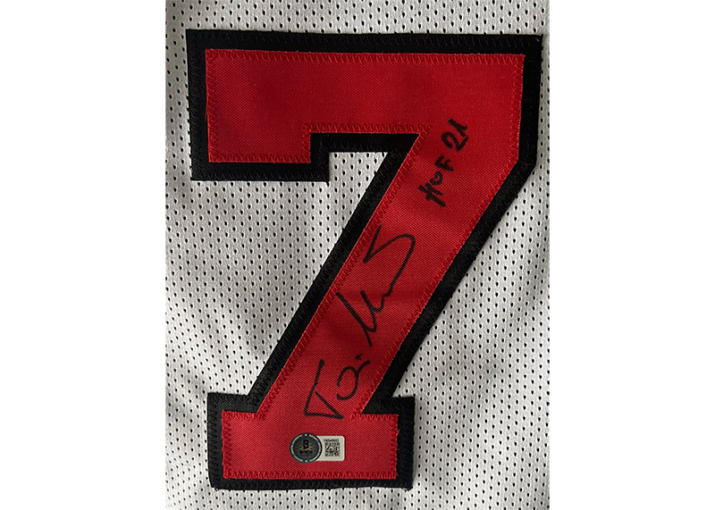 Toni Kukoc Signed Chicago White Basketball Jersey Beckett HOF 21 Inscription