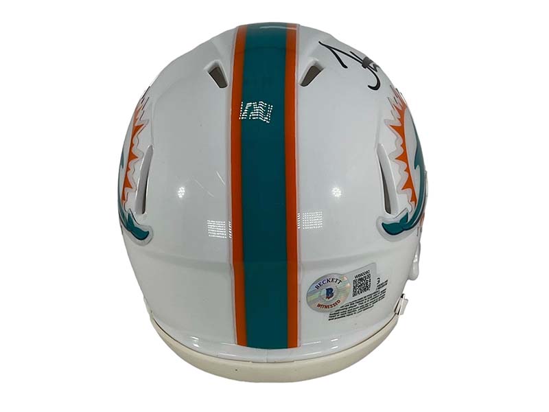 Tyreek Hill Autographed Miami Dolphins Mini Football Helmet (Beckett)