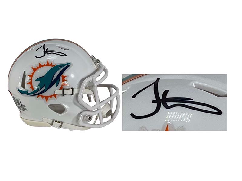 Tyreek Hill Autographed Miami Dolphins Mini Football Helmet (Beckett)