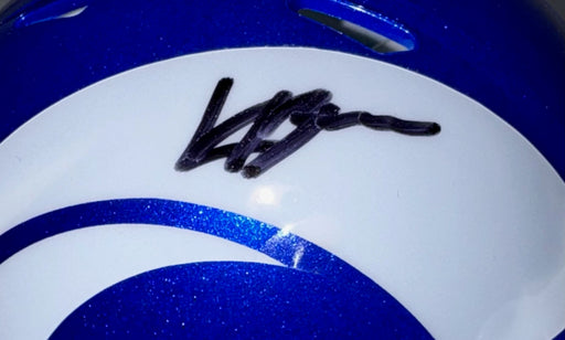 Konata Mumpfield autograph closeup