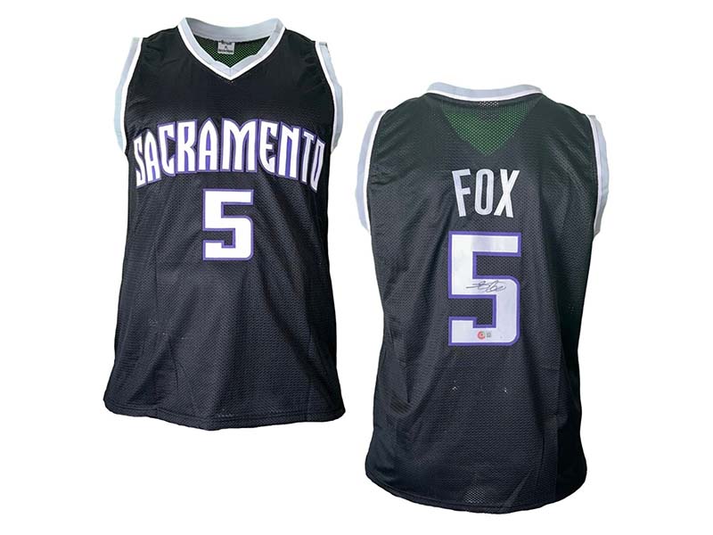 De'Aaron Fox Autographed Sacramento Black Basketball Jersey (Beckett)