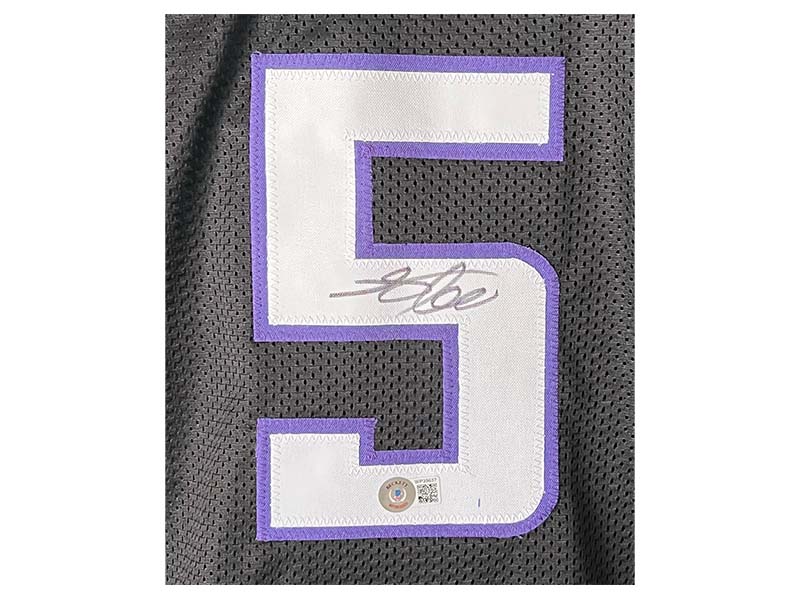 De'Aaron Fox Autographed Sacramento Black Basketball Jersey (Beckett)